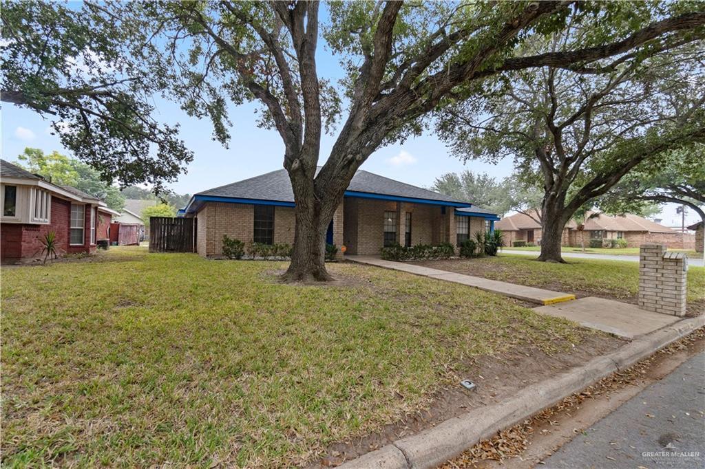 3809 N 1st Ln E in McAllen, TX - Building Photo