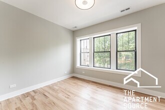 2535 N Campbell Ave, Unit 1 in Chicago, IL - Building Photo - Building Photo