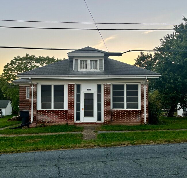 2915 Mount Pleasant Blvd Rentals in Roanoke, VA