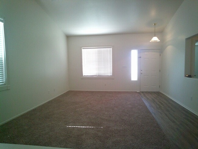 6823 Slickrock Dr in Bakersfield, CA - Building Photo - Building Photo