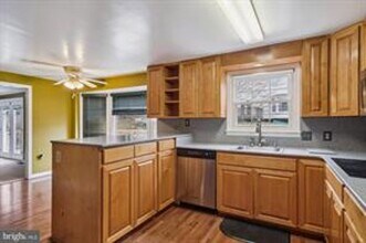 15608 Wapello Way in Rockville, MD - Building Photo - Building Photo