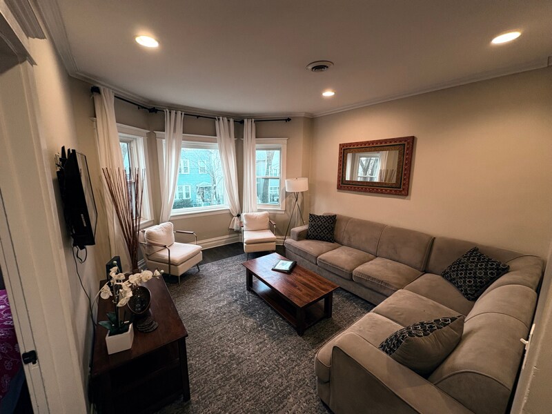 3049 N Leavitt St, Unit 2F in Chicago, IL - Foto de edificio