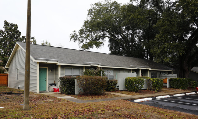 Regency Oaks Apartments in Pensacola, FL - Foto de edificio - Building Photo