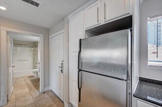 260 E Flamingo Rd in Las Vegas, NV - Building Photo - Building Photo