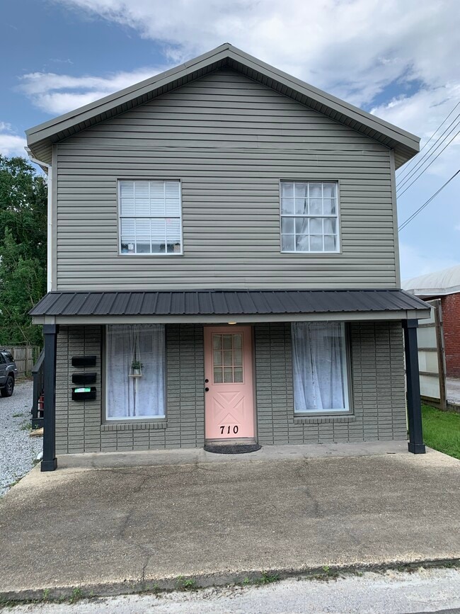 710 W Canal St, Unit Apt B