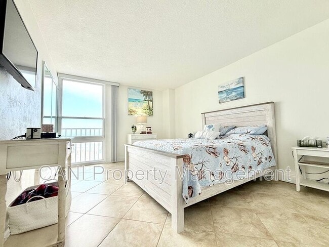 3047 S Atlantic Ave in Daytona Beach, FL - Foto de edificio - Building Photo