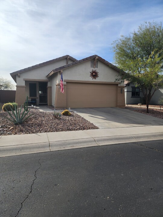 1825 W Owens Way in New River, AZ - Building Photo