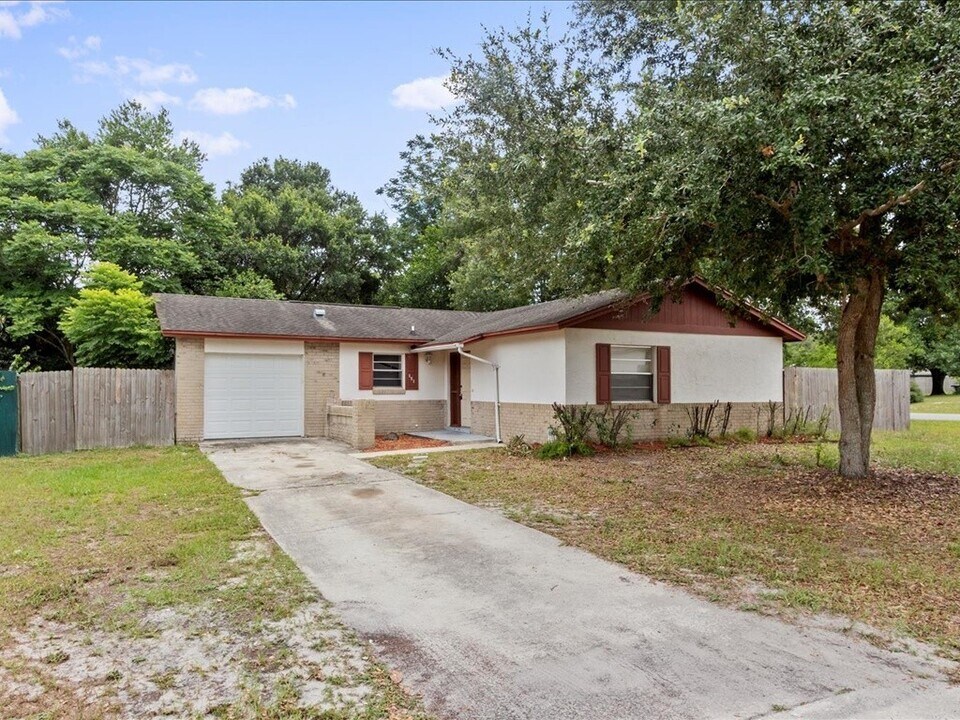 101 Borada Rd in Sanford, FL - Building Photo