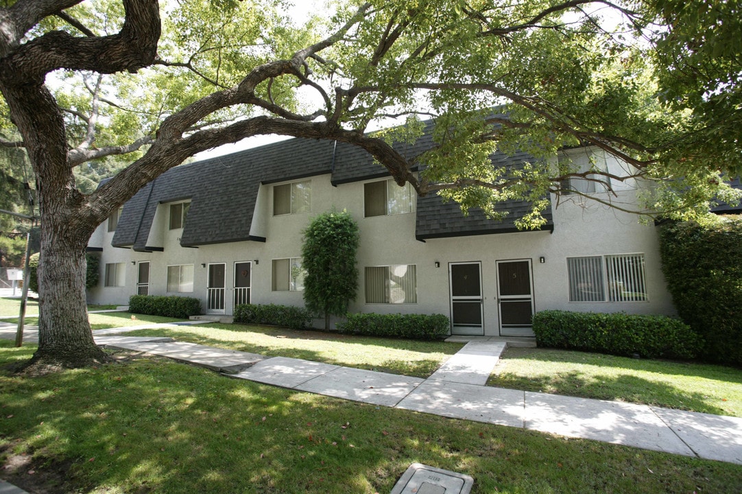 1963 Waltonia Dr in Montrose, CA - Building Photo