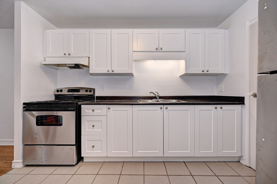 Woodside Avenue Apartments in Cambridge, ON - Building Photo
