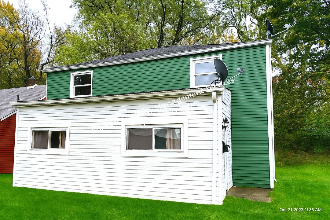 2051 Broadhead Fording Rd in Pittsburgh, PA - Building Photo