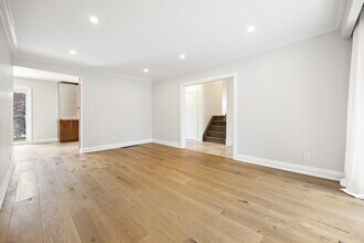 4470 Cosburn Crescent in Burlington, ON - Building Photo - Building Photo
