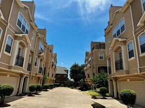 5615 Winsome Ln in Houston, TX - Building Photo - Building Photo