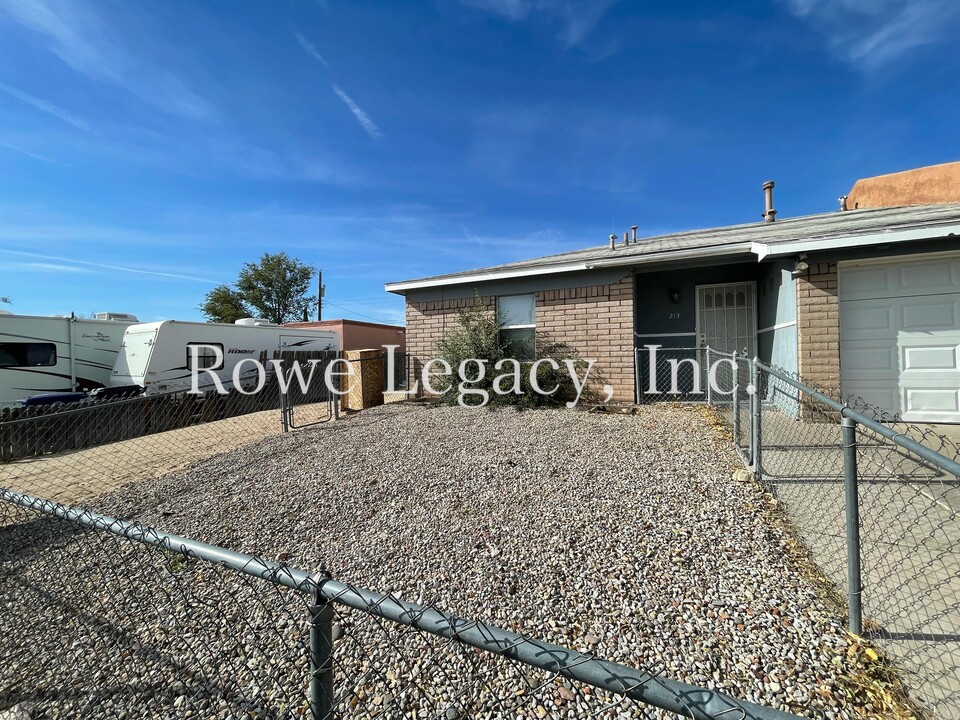 213 Avalon Pl NW in Albuquerque, NM - Foto de edificio