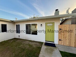 3401 Squire Ln in Bakersfield, CA - Foto de edificio - Building Photo