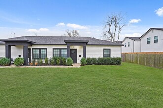 4802 Cruse Rd in Houston, TX - Building Photo - Building Photo