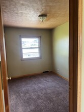 8014 Pasadena Ave in Omaha, NE - Building Photo - Building Photo