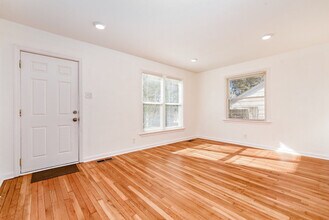 9429 Harold Dr in St. Louis, MO - Building Photo - Building Photo