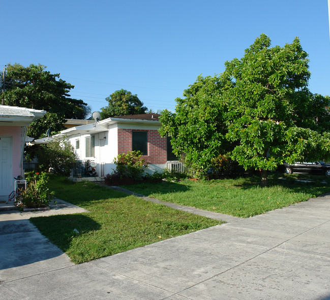 2230 NE 172nd St in North Miami Beach, FL - Building Photo - Building Photo