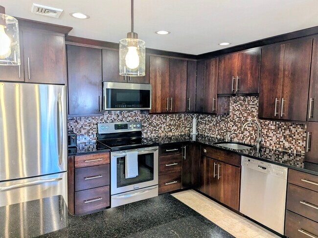 20 Central St in Salem, MA - Foto de edificio - Building Photo