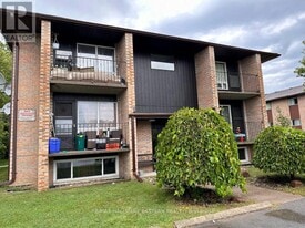 106 Lansdowne St W in Peterborough, ON - Building Photo