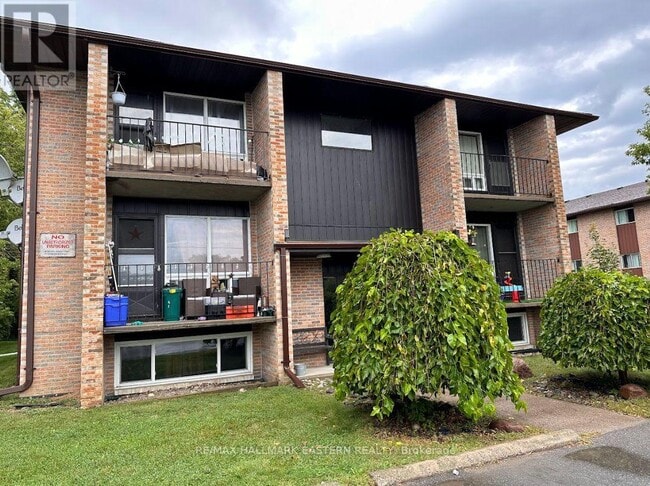 property at 106 Lansdowne St W