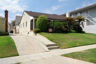 621 E Cedar Ave in Burbank, CA - Building Photo - Building Photo