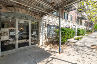 195 Spencer St in Brooklyn, NY - Foto de edificio - Building Photo
