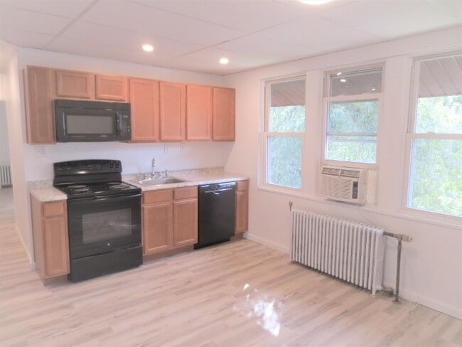 2421 Beechwood Blvd, Unit 2421C in Pittsburgh, PA - Foto de edificio - Building Photo