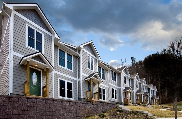 272-292 Raytown Hts in Waynesville, NC - Foto de edificio