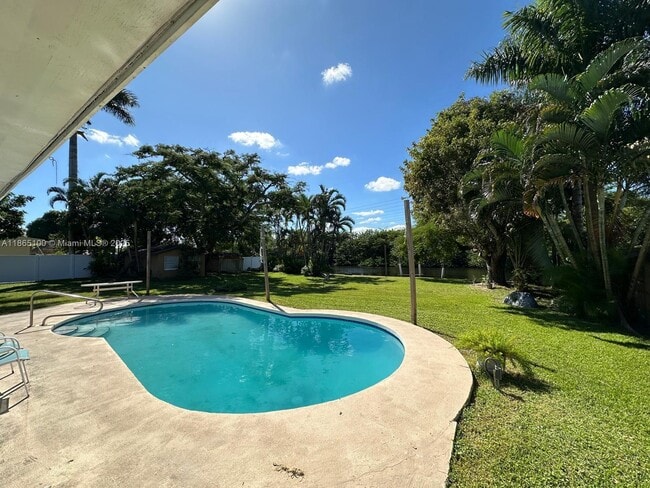 4449 SW 35th Ave in Fort Lauderdale, FL - Building Photo - Building Photo