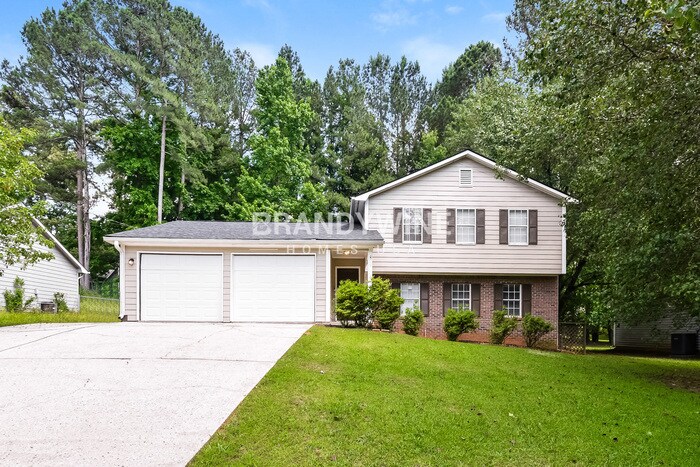 911 Walnut Creek Ln in Jonesboro, GA - Building Photo