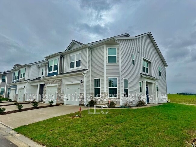 545 Wheatfield Rd in Fletcher, NC - Building Photo - Building Photo