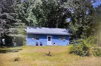 108 Central St in Hudson, NH - Building Photo - Building Photo