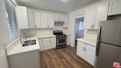 120 S Catalina St in Los Angeles, CA - Building Photo - Building Photo