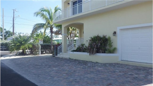 103 Starfish Ln in Tavernier, FL - Building Photo - Building Photo