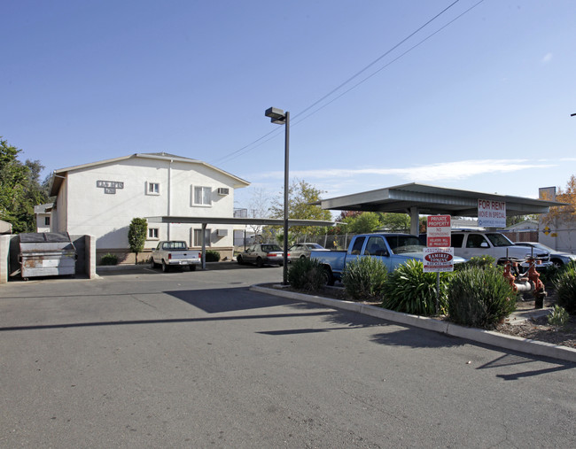 Casa Villa Apartments in Yuba City, CA - Building Photo - Building Photo