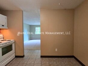 10 Tall Pines Dr in Lewiston, ME - Building Photo - Building Photo