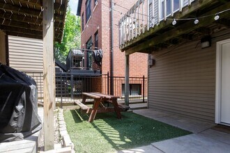 2220 W Homer St in Chicago, IL - Building Photo - Building Photo