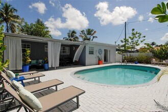 21 NE 57th Ct in Fort Lauderdale, FL - Foto de edificio - Building Photo