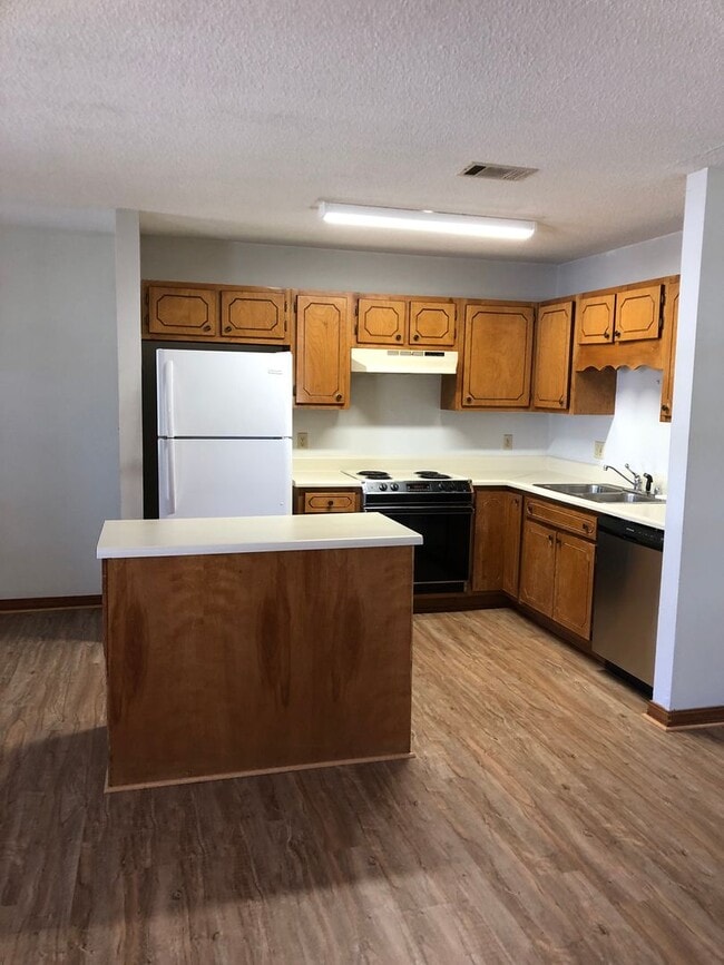 2910 E Moore Ave in Searcy, AR - Building Photo - Building Photo