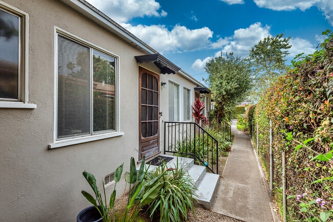 2339 Abbot Kinney Blvd, Unit 2341 in Venice, CA - Foto de edificio - Building Photo