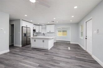 1709 W Perio St in Tampa, FL - Building Photo - Building Photo