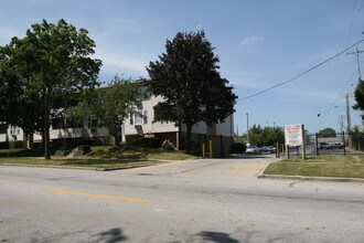 Florist Gardens in Milwaukee, WI - Foto de edificio - Building Photo