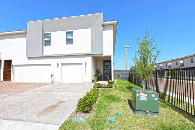 9901 Borna Dr in Laredo, TX - Building Photo - Building Photo