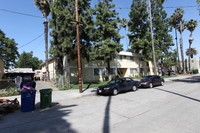 7044 Alabama in Canoga Park, CA - Foto de edificio - Building Photo