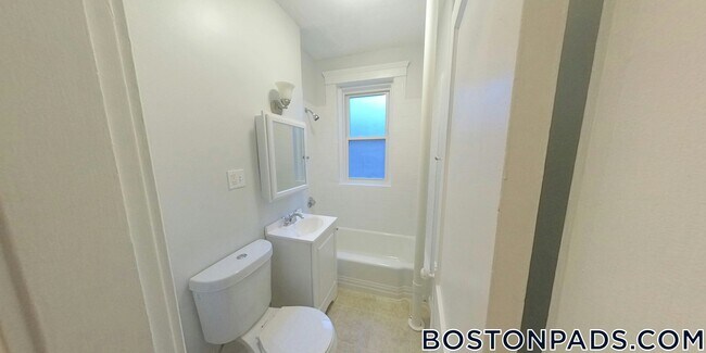 1450 Commonwealth Ave in Boston, MA - Foto de edificio - Building Photo
