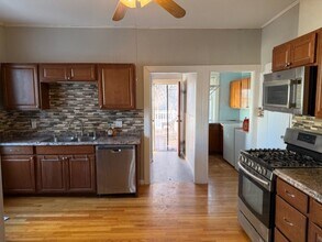 29 Locust St, Unit A in Everett, MA - Foto de edificio - Building Photo