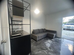 1824 NW 49th St in Miami, FL - Building Photo - Building Photo