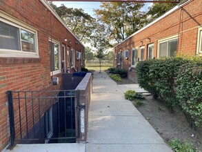 Leroy Apartments in Roseville, MI - Building Photo - Building Photo